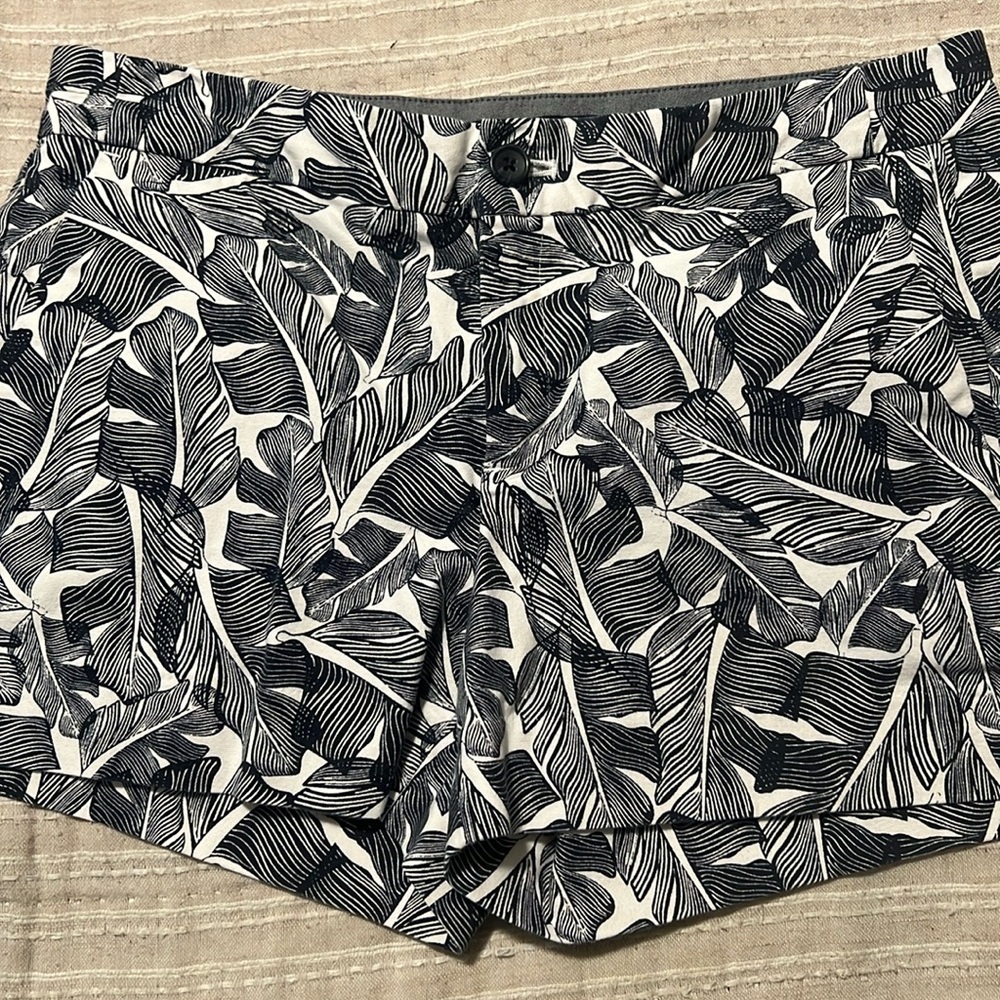 Banana Republic Hampton fit shorts